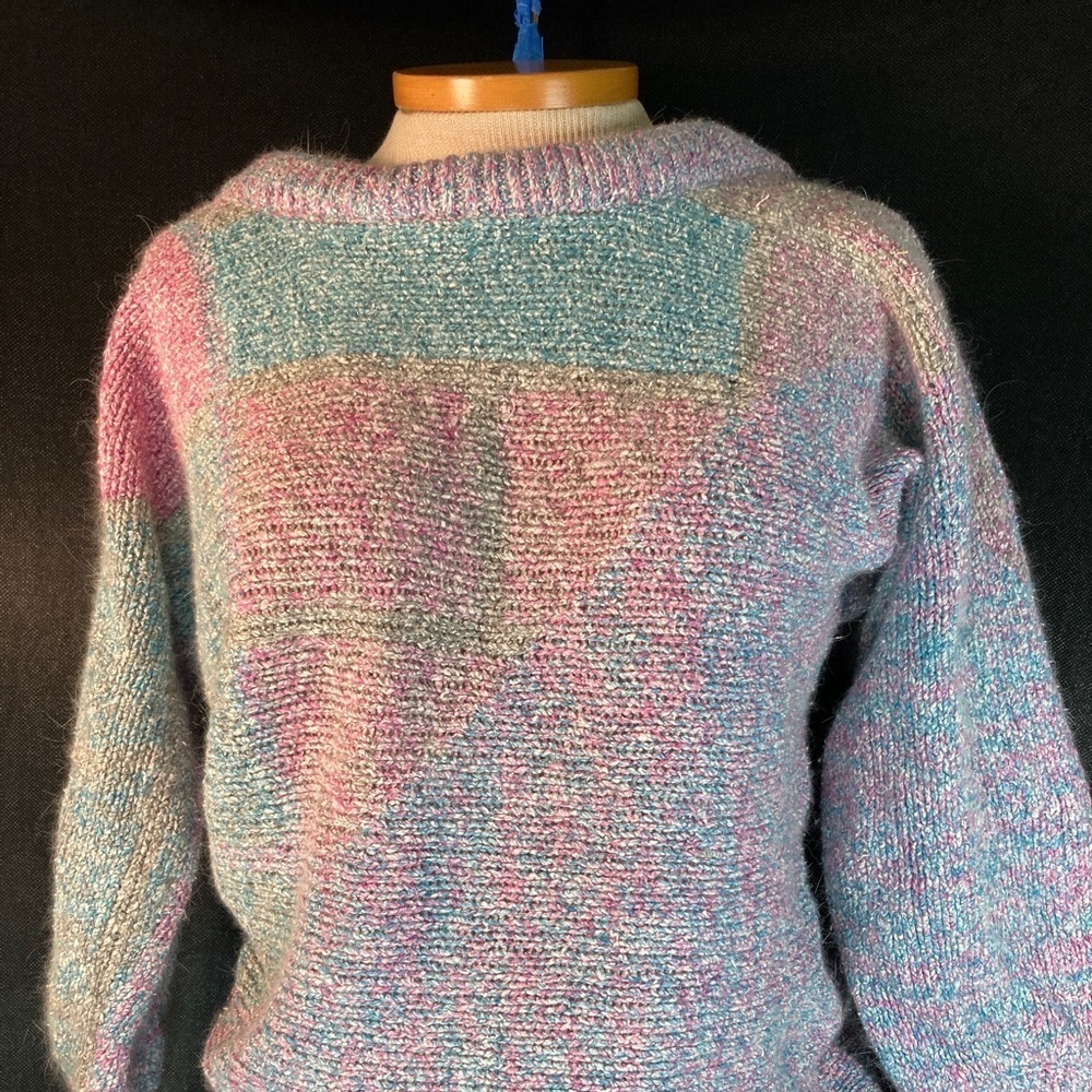 𝅺1980’S deep V back silk sweater‎ size m. Unlaundered Haiku. Box E